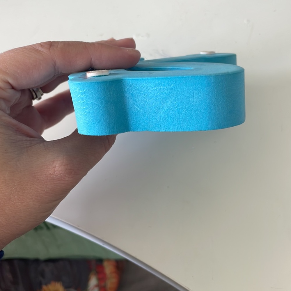 Hard Foam Letter R - Picture 6 of 6